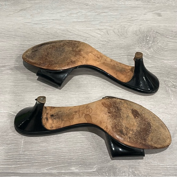 CHANEL Black Patent Leather CC Logo Kitten Heel Mules Size 39 - Picture 9 of 14